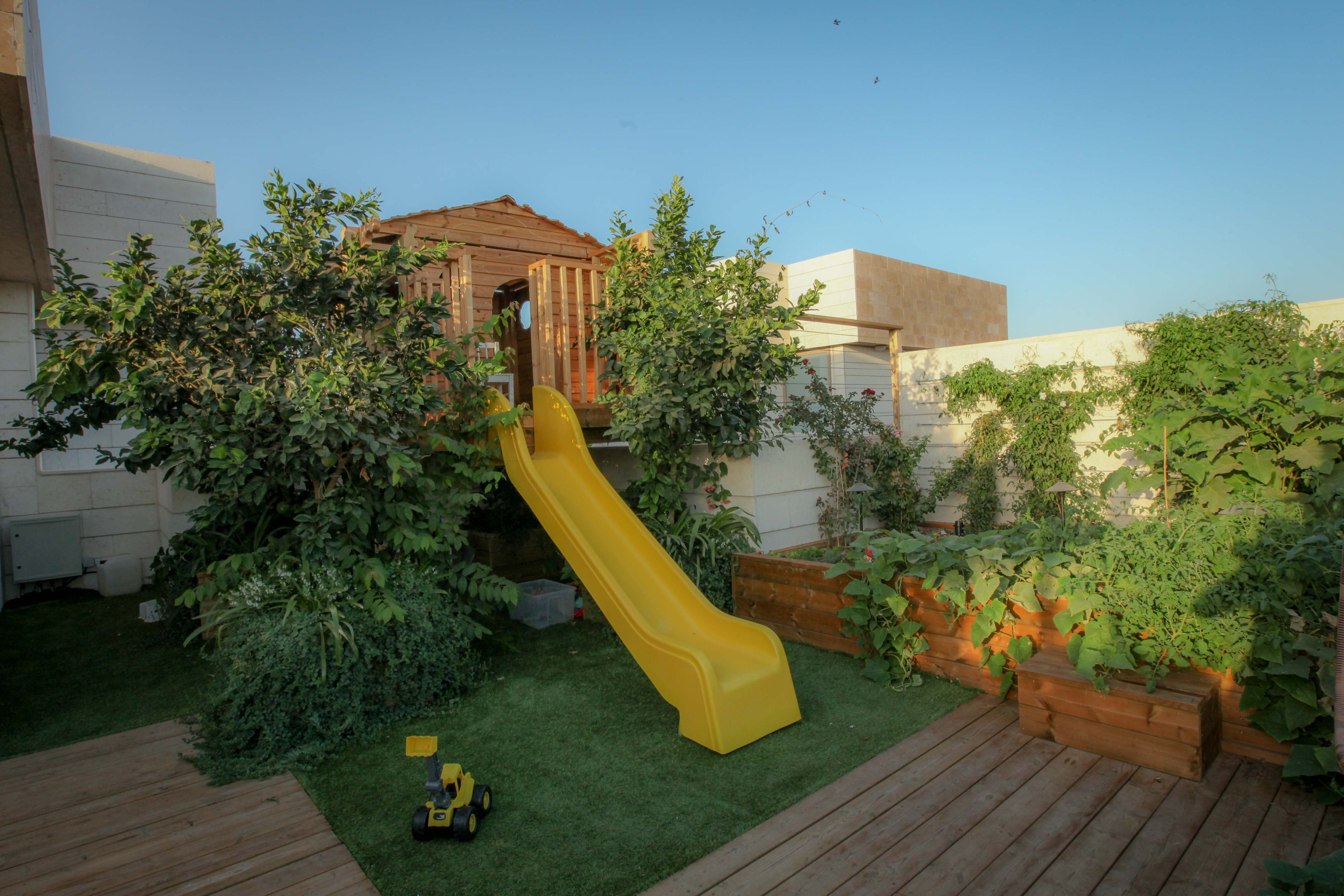 מגרש משחקים על גג ברמת גן…