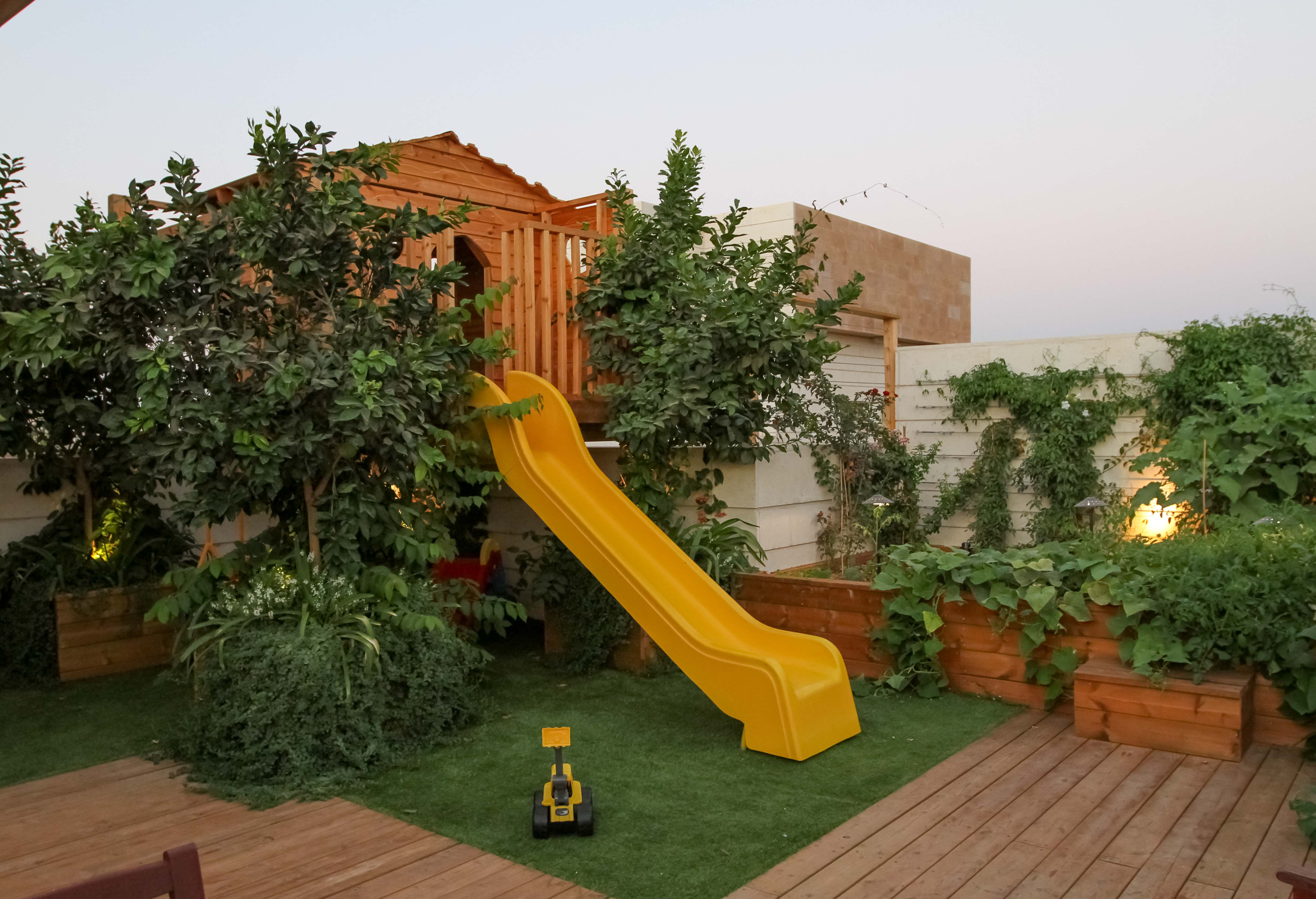 מגרש משחקים על גג ברמת גן…